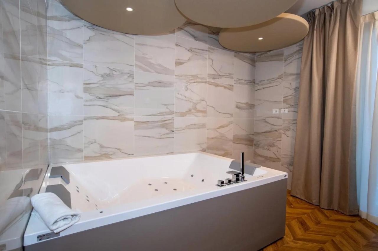 Jacuzzi By Enjoy Garda * Peschiera del Garda